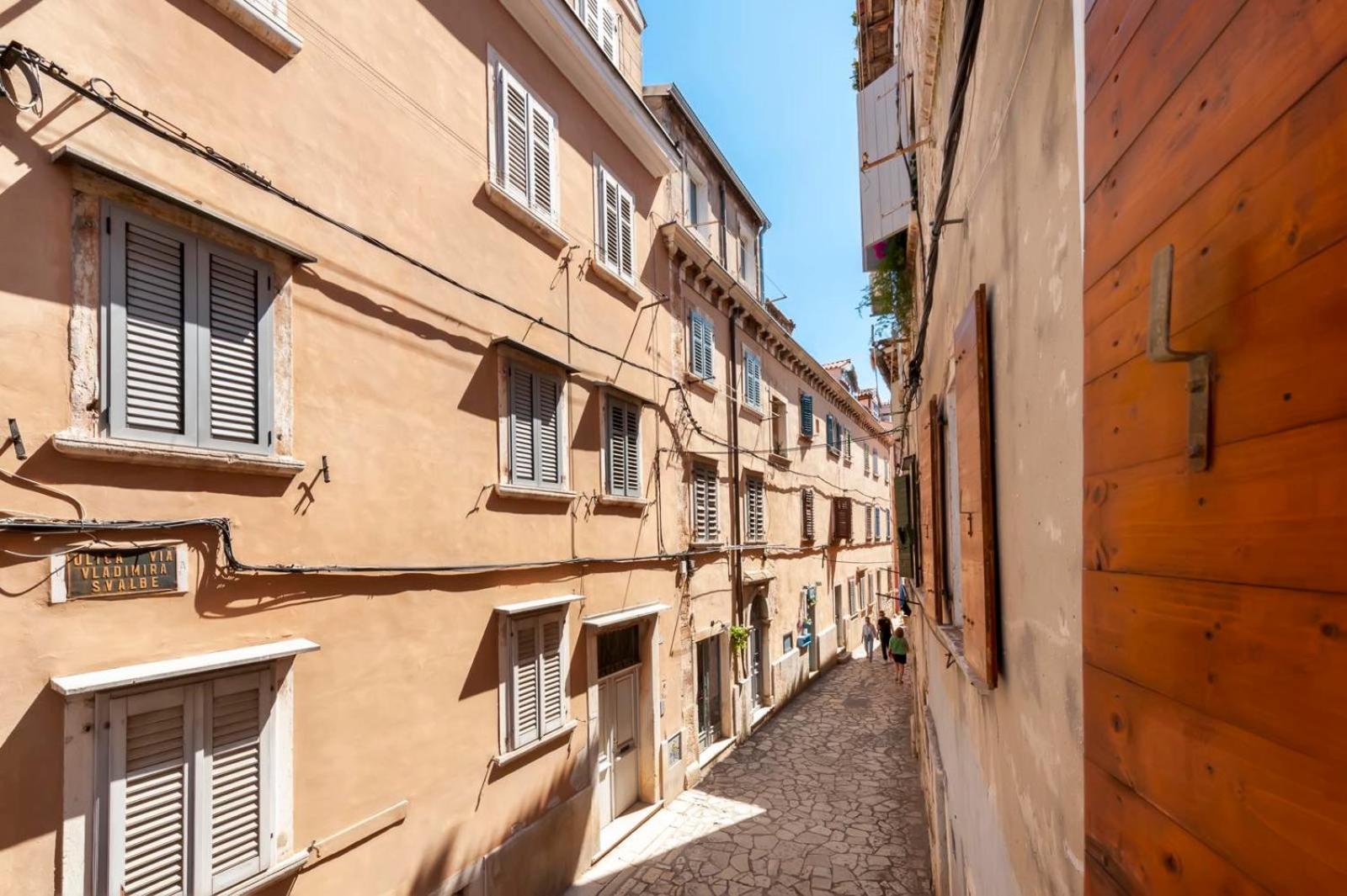 Vecchia *