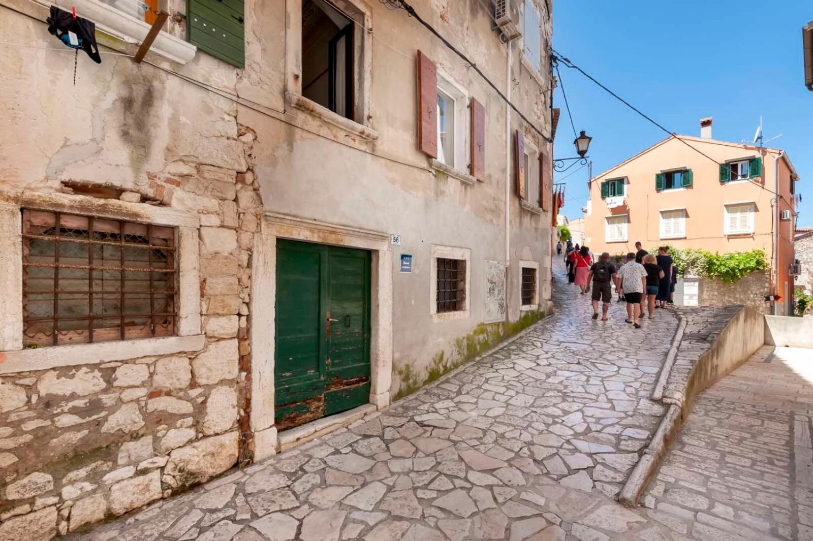 Vecchia *
